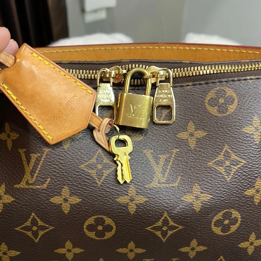 ❌SOLD❌Louis Vuitton Berri MM Bag - Picture 13 of 17